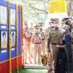 राज्यपाल ने शहीद पुलिस जवानों को दी श्रद्धांजलि