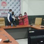 कृषि विभाग किसानों से संपर्क कर बीमा संबंधी समस्याओं का निराकरण करें : कलेक्टर श्री डाड