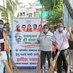 Ratlam:महापौर श्री पटेल तथा कलेक्टर सहित अधिकारियों ने हाथों में झाड़ू थाम श्रमदान किया