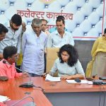 Ratlam:जिला स्तरीय जनसुनवाई में प्राप्त आवेदनों के निराकरण के लिए संबंधित विभागों को दिए निर्देश