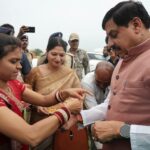 CM डॉ. मोहन यादव का खाचरौद हेलीपेड पर जनप्रतिनिधियों एवं वरिष्ठ अधिकारियों ने पुष्पगुच्छ भेंट कर किया स्वागत, लाड़ली बहनों ने बांधा रक्षा सूत्र