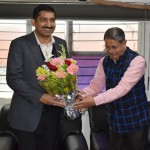 कार खरीदने वाले लाखों में, टैक्स भरते हैं मुट्ठी भर