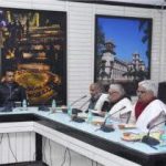 वाराणसी के काशी विश्वनाथ मंदिर में अब दक्षिण भारतीय मंदिरों की तर्ज़ पर स्पर्श दर्शन के लिए ड्रेस कोड लागू होगा