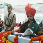 कलेक्टर व्दारा ध्वजारोहण कर परेड़ की सलामी ली गई