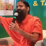 इंदौर पहुंचे बाबा रामदेव, बोले – कमलनाथ जानते हैं सरकार कैसे चलाना है।