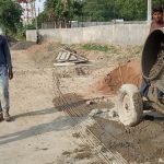 एक तगारी  सीमेंट में बीस एक का मिक्स निर्माण मटेरियल-