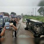 विकास दुबे ढेर: विकास दुबे को लेकर आ रहे काफिले की गाड़ी पलटी, STF के सिपाही घायल, मुठभेड़ में ढेर