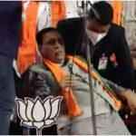 गुजरात के मुख्यमंत्री विजय रूपाणी की तबीयत बिगड़ी, चक्कर आने से मंच पर गिरे