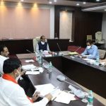 नर्मदा घाटी विकास के अंतर्गत निर्मित हो रही सभी परियोजनाओं में  सभी किसानों के खेत तक पानी पहुंचाना सुनिश्चित किया जाए: मुख्यमंत्री श्री चौहान