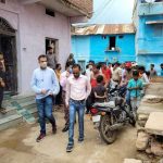 कलेक्टर ने किया भ्रमण,घरों के अंदर स्वयं पहुंचकर सफाई एवं विशेषकर डेंगू लार्वा को देखा