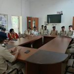 दुर्गा विसर्जन से पूर्व डिस्ट्रिक्ट कमांडेंट ने जवानों को किया अलर्ट, सुरक्षा इंतजाम की समीक्षा की