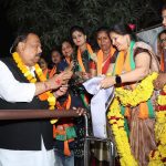 Ratlam: वार्ड क्रमांक 1 एवं 2 में भी जनसंपर्क के दौरान रहवासियों ने किया आत्मीय अभिनंदन