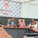 विकसित भारत संकल्प यात्रा: कलेक्टर ने बैठक में जनप्रतिनिधियों को तैयारी से अवगत कराया, अधिकारियों को दिशा निर्देश दिए