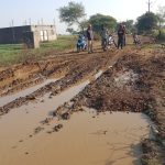 Ratlam:धामनोद में सीसी रोड़ निर्माण में भारी अनियमितताओं के साथ दो माह से मुख्य मार्ग अवरुद्ध