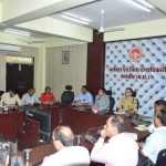 Mandsaur:जानवरों को पशु प्रेमी नगर पालिका द्वारा चयनित स्थान पर खाना ही खिलाएं : कलेक्टर