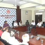 Ratlam: मतदान दिवस के दिन मत का प्रयोग करने वाले मतदाताओं को खाने-पीने की चीजों में छूट प्रदान करें : कलेक्टर