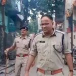 Indore: जहां आतिशबाजी को लेकर हुआ विवाद, वहां पहुंचे एडिशनल कमिश्रर अमित सिंह, बच्चे से कहा- जलाओ पटाखे-