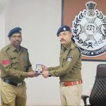 Ratlam: पुलिस थाना सैलाना में पदस्थ प्रधान आरक्षक इस्माइल शाह को उत्कृष्ट सेवा पुरस्कार मिला