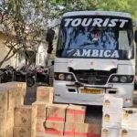 Ratlam: पुलिस द्वारा टूरिस्ट बस में अवैध रूप से ले जायी जा रही अंग्रेजी शराब जप्त