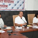 Ratlam: कलेक्टर ने सीएमओ को समय सीमा में काम पूरा करने के दिए निर्देश