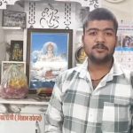 रतलाम के मेधावी छात्र कृष्णा प्रजापत को प्रतिभाशाली विद्यार्थी प्रोत्साहन योजना से लेपटॉप खरीदने के लिए मिली 25 हजार रुपए की राशि