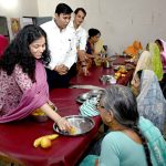 दीपावली के अवसर पर कलेक्टर ने वृद्ध जनों का आशीर्वाद लिया