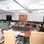 सड़क सुरक्षा समिति की बैठक में कलेक्टर के सख्त निर्देश- ब्लैक स्पॉट सुधार, तेज रफ्तार पर कार्रवाई और हेलमेट अनिवार्यता पर जोर