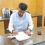 नवागत आयुक्त जनसंपर्क मनीष सिंह ने कार्यभार ग्रहण किया