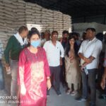 रतलाम/कलेक्टर ने गेहूं उपार्जन केन्द्र नामली का आकस्मिक निरीक्षण किया