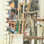 शराब के नशे में मोबाइल टावर पर चढ़ा युवक, पुलिस ने बचाई जान