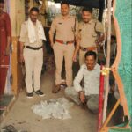 रतलाम के ग्रामीण क्षेत्रों में अवैध हाथ भट्टी मदिरा के खिलाफ आबकारी विभाग की कार्रवाई
