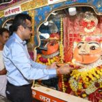 नवागत कलेक्टर श्री कटेसरिया ने पदभार ग्रहण उपरांत मां कालिका माता के दर्शन कर जिले की खुशहाली की कामना की