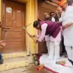 बचपन का घर टूटता देख भावुक हो गए CM मोहन यादव, बोले- पिताजी की मेहनत से बना था मकान