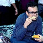 रतलाम/कलेक्टर श्री कटेसरिया पहुंचे किसान के खेत पर, खाट पर बैठकर किसान और बच्चों के साथ खाए भुट्टे, बोले- बहुत मीठे हैं