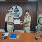 रतलाम/48 उत्कृष्ट विवेचक सम्मानित – तकनीकी संसाधनों के बेहतर उपयोग एवं वैज्ञानिक विवेचना के लिए पुलिस अधीक्षक ने दिए प्रशस्ति पत्र एवं नकद पुरस्कार की घोषणा